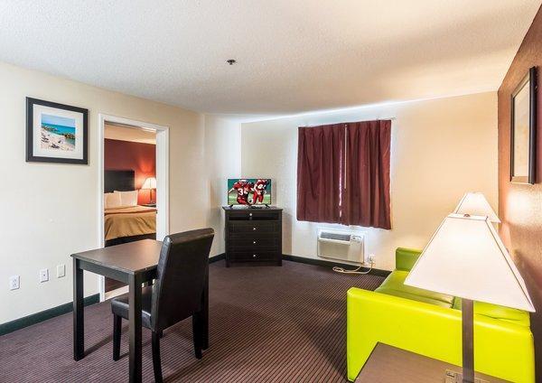 Red Roof Inn & Suites Pensacola-Nas Corry Beach Haven Εξωτερικό φωτογραφία