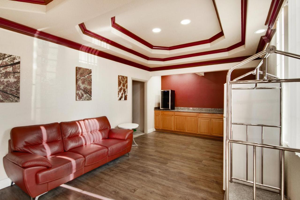 Red Roof Inn & Suites Pensacola-Nas Corry Beach Haven Εξωτερικό φωτογραφία