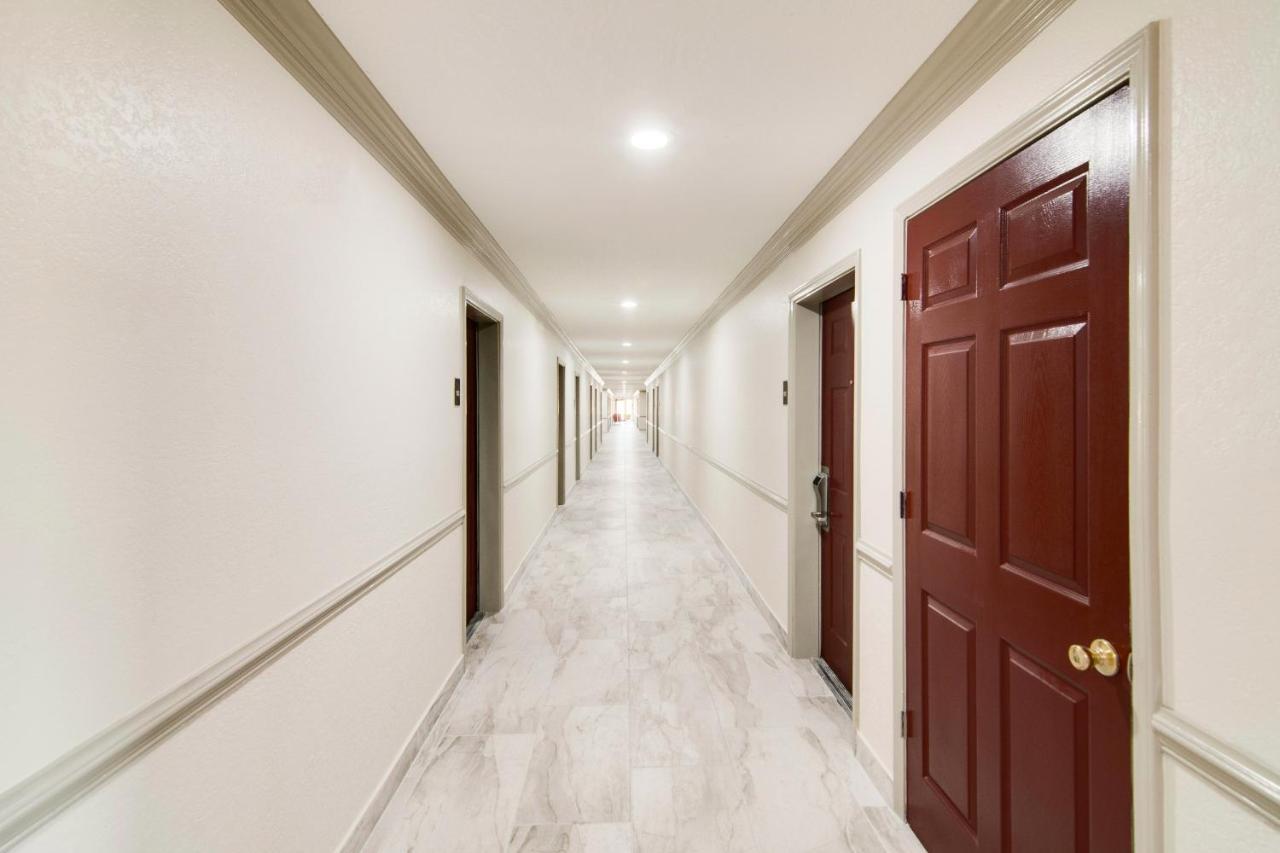 Red Roof Inn & Suites Pensacola-Nas Corry Beach Haven Εξωτερικό φωτογραφία