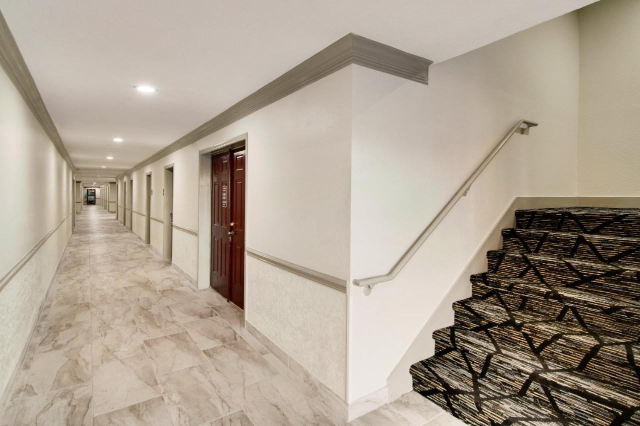 Red Roof Inn & Suites Pensacola-Nas Corry Beach Haven Εξωτερικό φωτογραφία