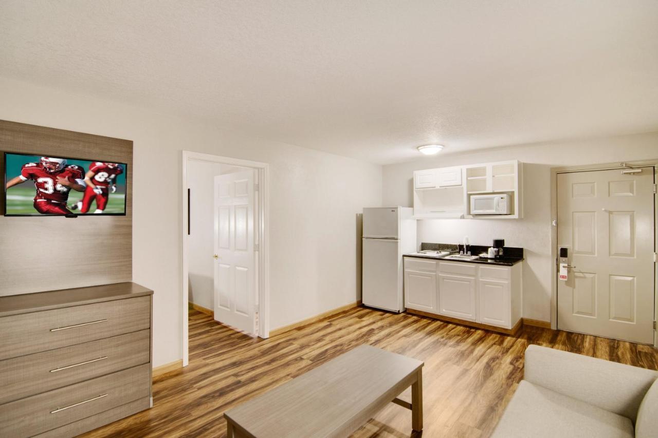 Red Roof Inn & Suites Pensacola-Nas Corry Beach Haven Εξωτερικό φωτογραφία