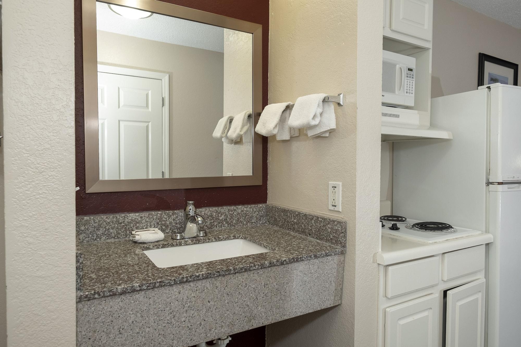 Red Roof Inn & Suites Pensacola-Nas Corry Beach Haven Εξωτερικό φωτογραφία