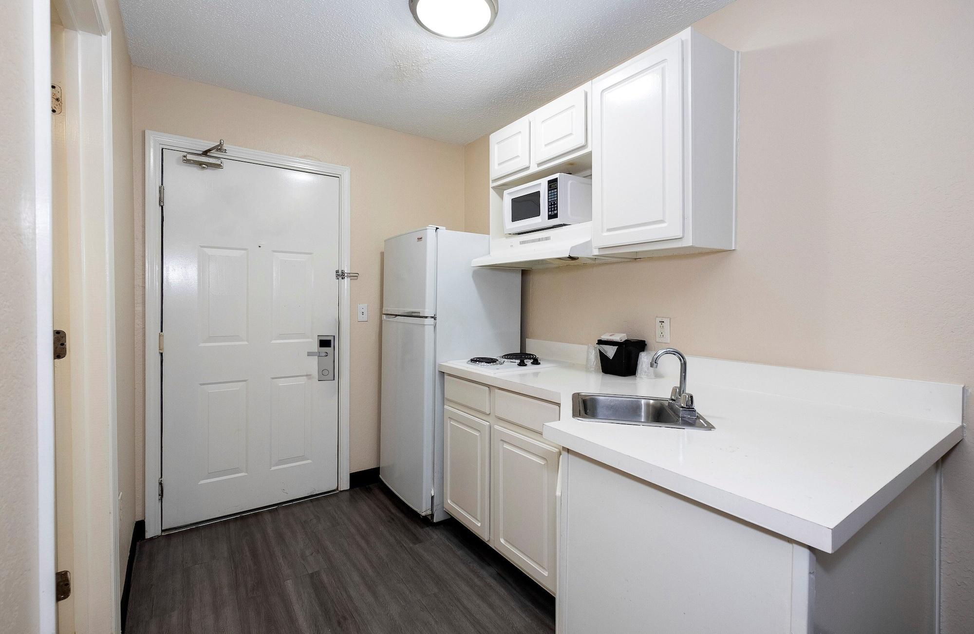 Red Roof Inn & Suites Pensacola-Nas Corry Beach Haven Εξωτερικό φωτογραφία