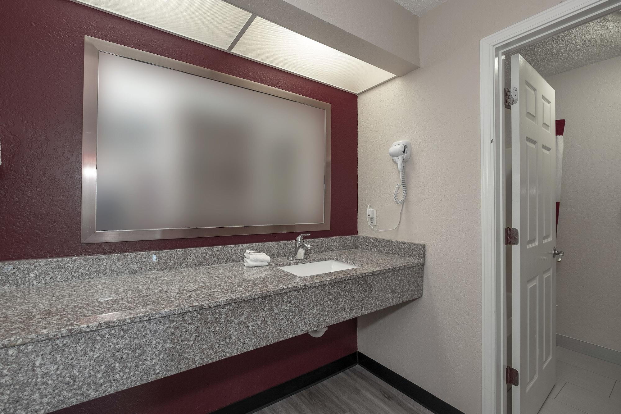 Red Roof Inn & Suites Pensacola-Nas Corry Beach Haven Εξωτερικό φωτογραφία