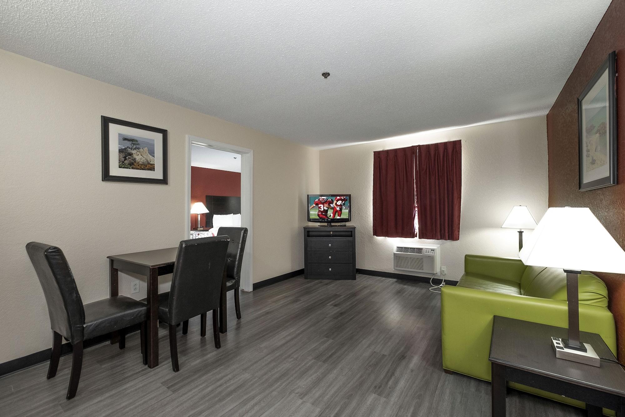 Red Roof Inn & Suites Pensacola-Nas Corry Beach Haven Εξωτερικό φωτογραφία