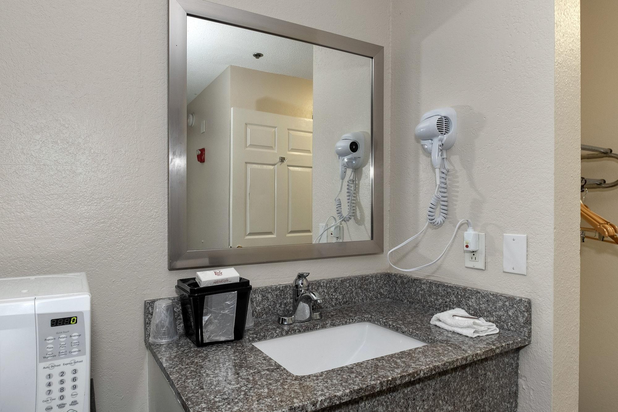 Red Roof Inn & Suites Pensacola-Nas Corry Beach Haven Εξωτερικό φωτογραφία