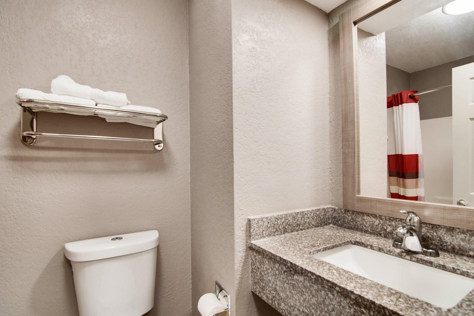 Red Roof Inn & Suites Pensacola-Nas Corry Beach Haven Εξωτερικό φωτογραφία