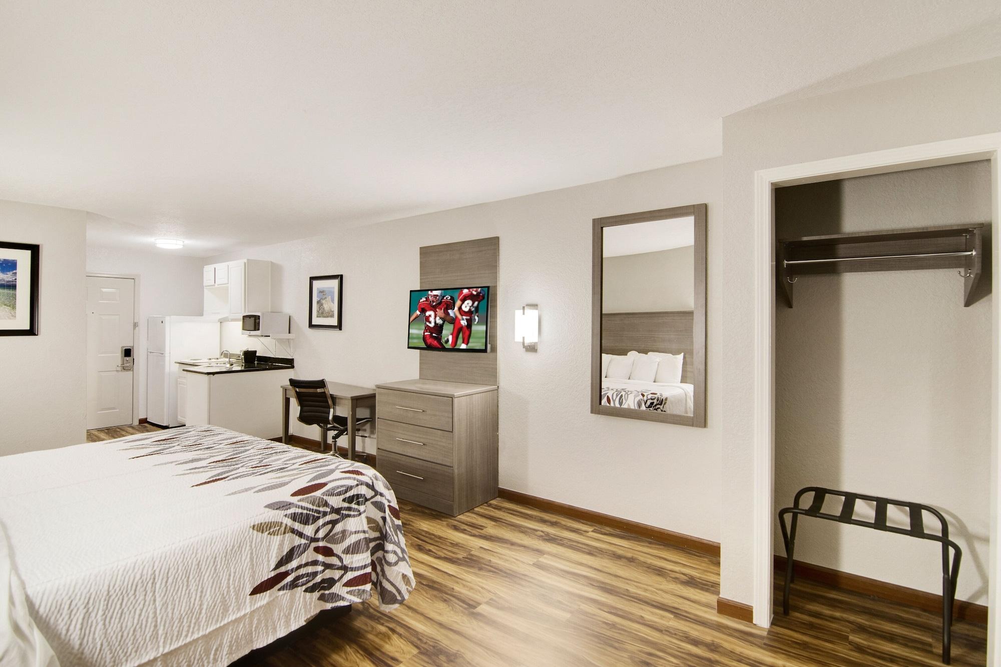 Red Roof Inn & Suites Pensacola-Nas Corry Beach Haven Εξωτερικό φωτογραφία