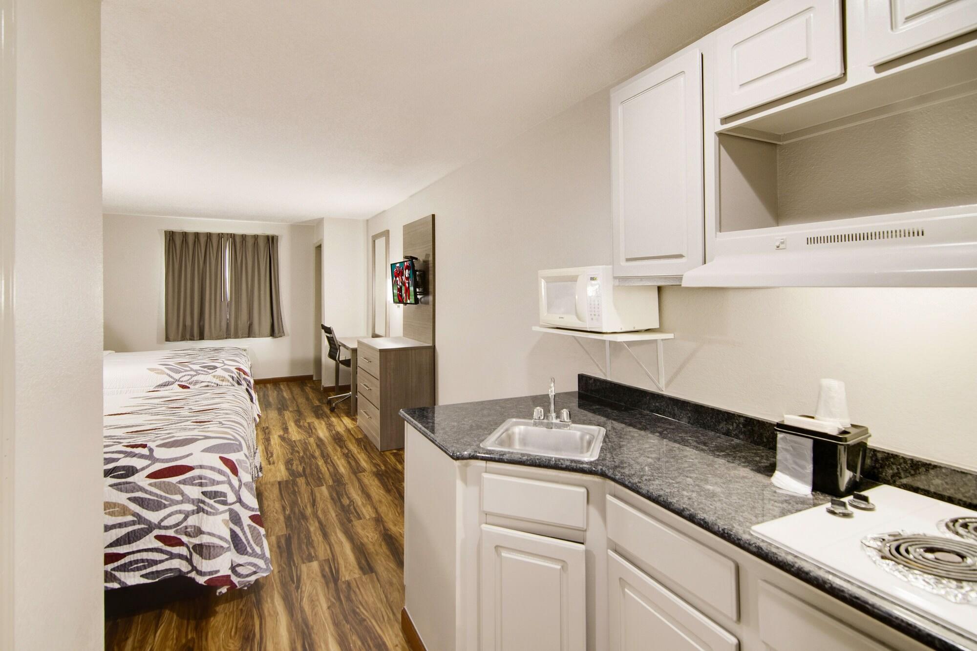 Red Roof Inn & Suites Pensacola-Nas Corry Beach Haven Εξωτερικό φωτογραφία