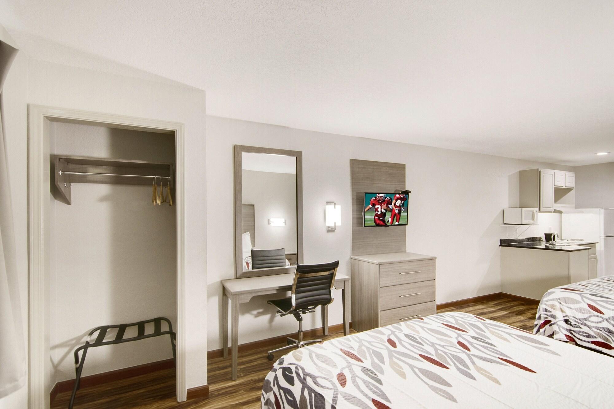 Red Roof Inn & Suites Pensacola-Nas Corry Beach Haven Εξωτερικό φωτογραφία