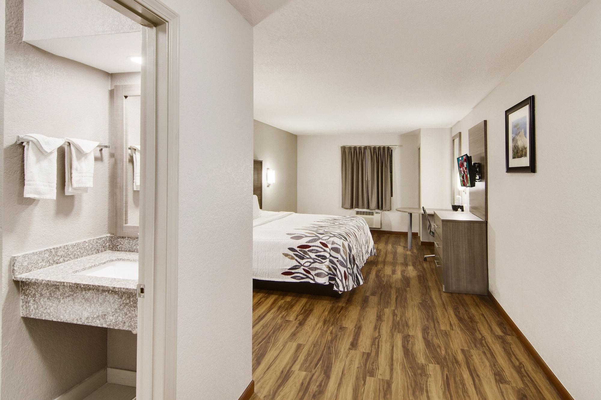 Red Roof Inn & Suites Pensacola-Nas Corry Beach Haven Εξωτερικό φωτογραφία