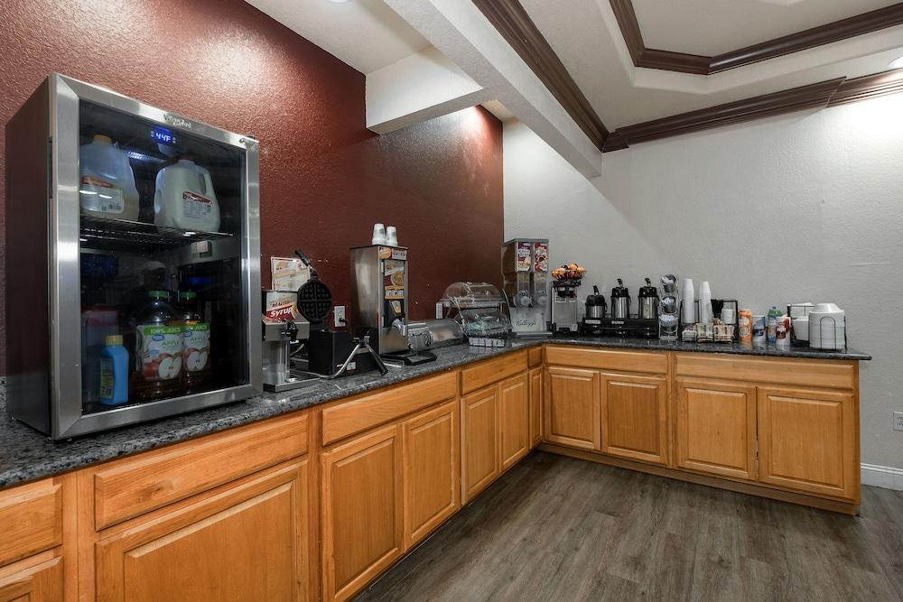 Red Roof Inn & Suites Pensacola-Nas Corry Beach Haven Εξωτερικό φωτογραφία