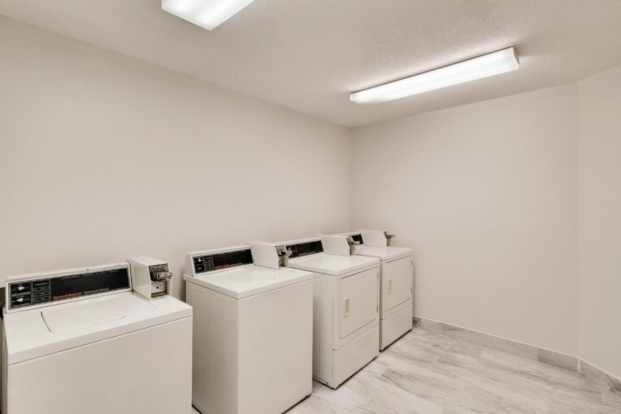 Red Roof Inn & Suites Pensacola-Nas Corry Beach Haven Εξωτερικό φωτογραφία