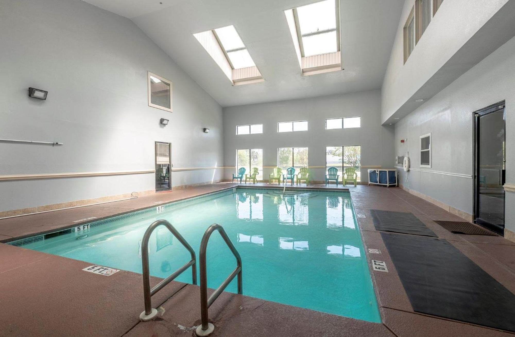 Red Roof Inn & Suites Pensacola-Nas Corry Beach Haven Εξωτερικό φωτογραφία
